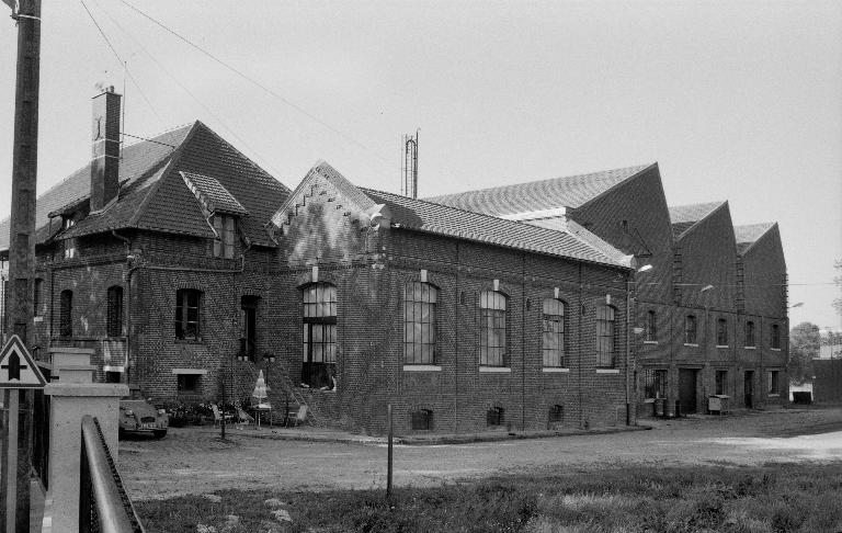Ancienne usine de papeterie Failliot, devenue usine textile (cordage et effilochage de coton) Abel Valet, puis usine de produits chimiques Philipps Pain, puis SPCI