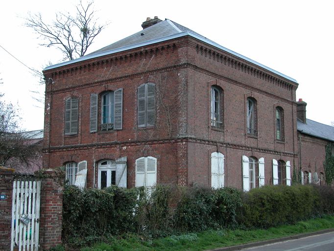 Ancienne sucrerie de betteraves Massignon et Dufour, devenue usine de matériel agricole Robart, puis scierie Petit