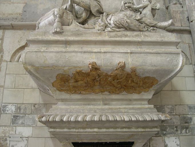 Monument funéraire (ensemble de deux statues et de la dalle funéraire) de l'évêque Pierre Sabatier