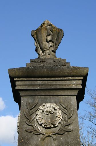 Tombeau (obélisque) Fourneaux-Vasseur