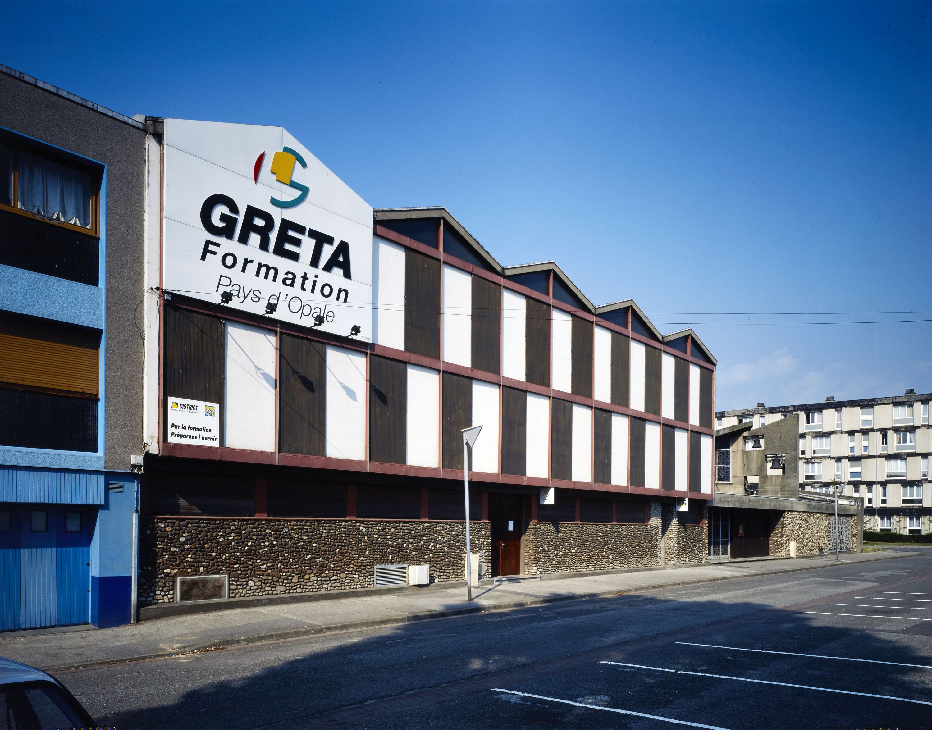 couvent de franciscains, actuellement école GRETA Formation et église paroissiale Saint-Jean-Baptiste