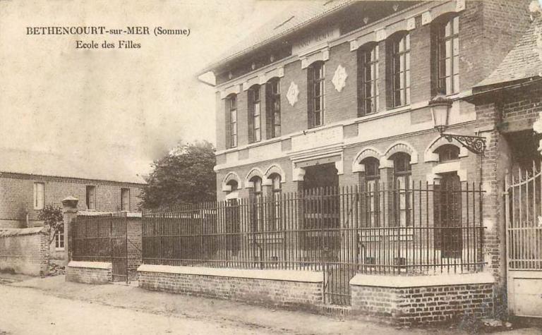 Ancienne école primaire de filles et classe enfantine de Béthencourt-sur-Mer (actuellement logements)