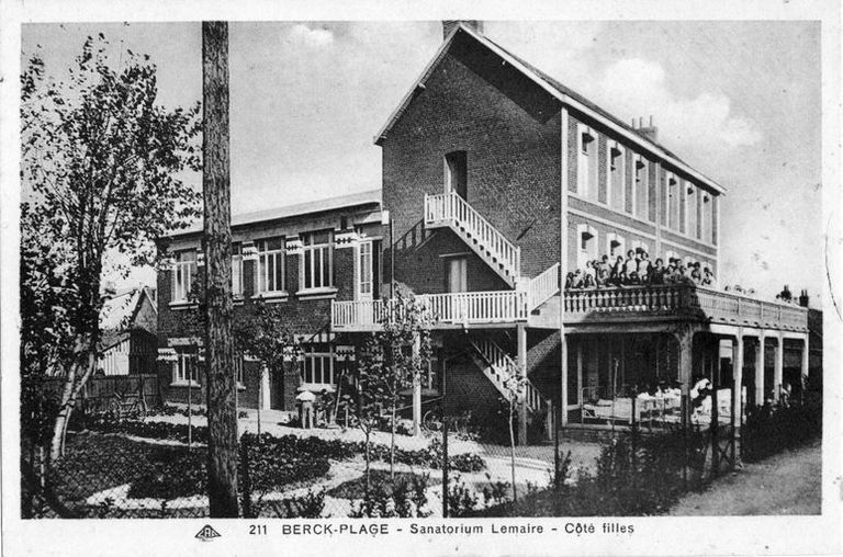 Ancien hôpital marin, dit maison Cornu pour garçons, devenu hôpital Bouville 1, puis sanatorium ou clinique orthopédique Lemaire, enfin centre de post-cure et de réadaptation fonctionnelle, dit centre La Mollière