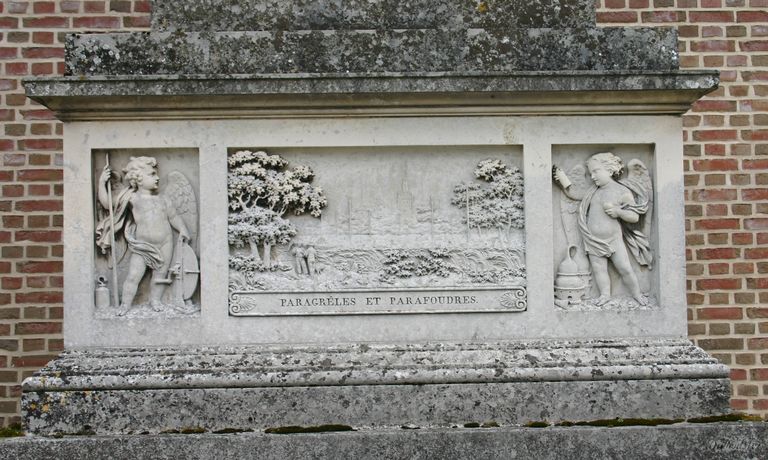 Monument sépulcral du chimiste Léonce Lapostolle (ancien enclos funéraire)