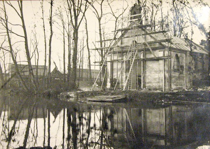 Ancien moulin à blé Daden, puis usine de papeterie, puis usine métallurgique dite Forges et Fonderie de Montataire, puis Usinor, puis Sollac, puis Arcelor, puis Arcelor-Mittal-Montataire