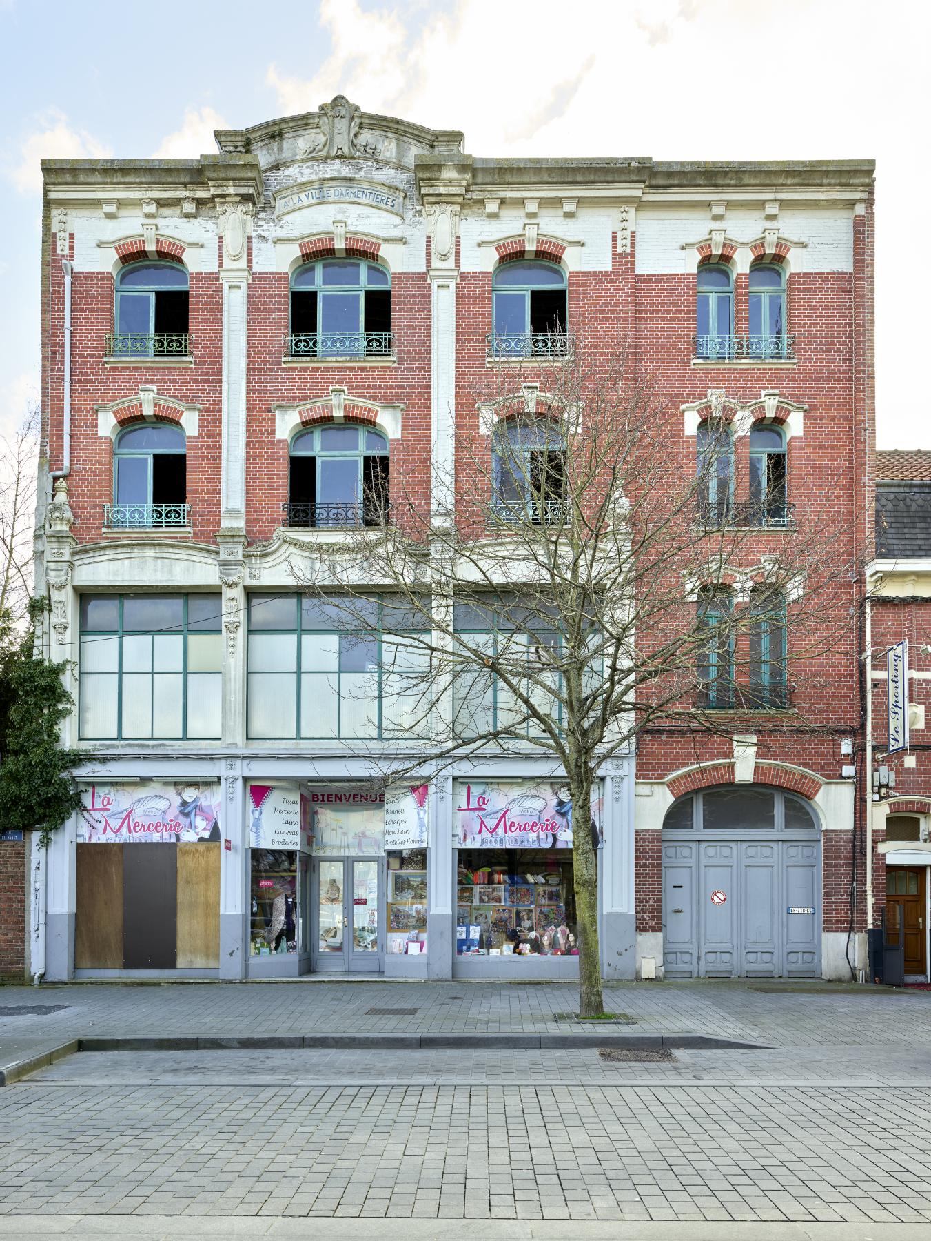 Usine de confection Vanuxem-Flament, puis Vanuxem-Dhulu dite À la ville d'Armentières, actuellement magasin de commerce