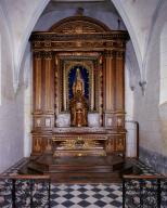 Retable architecturé à niche du maître-autel, de style néo-classique