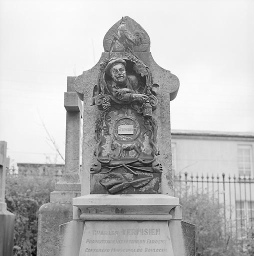 Tombeau de Charles Ternisien, dit pendule du farceur