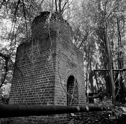 Ancienne sucrerie de betteraves et distillerie Pluchard Dumont et Cie, puis Desmarest Frères, puis Ducharron Louis, puis Rollot et Moreau, puis SA Sucrerie et Distillerie de Pierrefonds (vestiges)