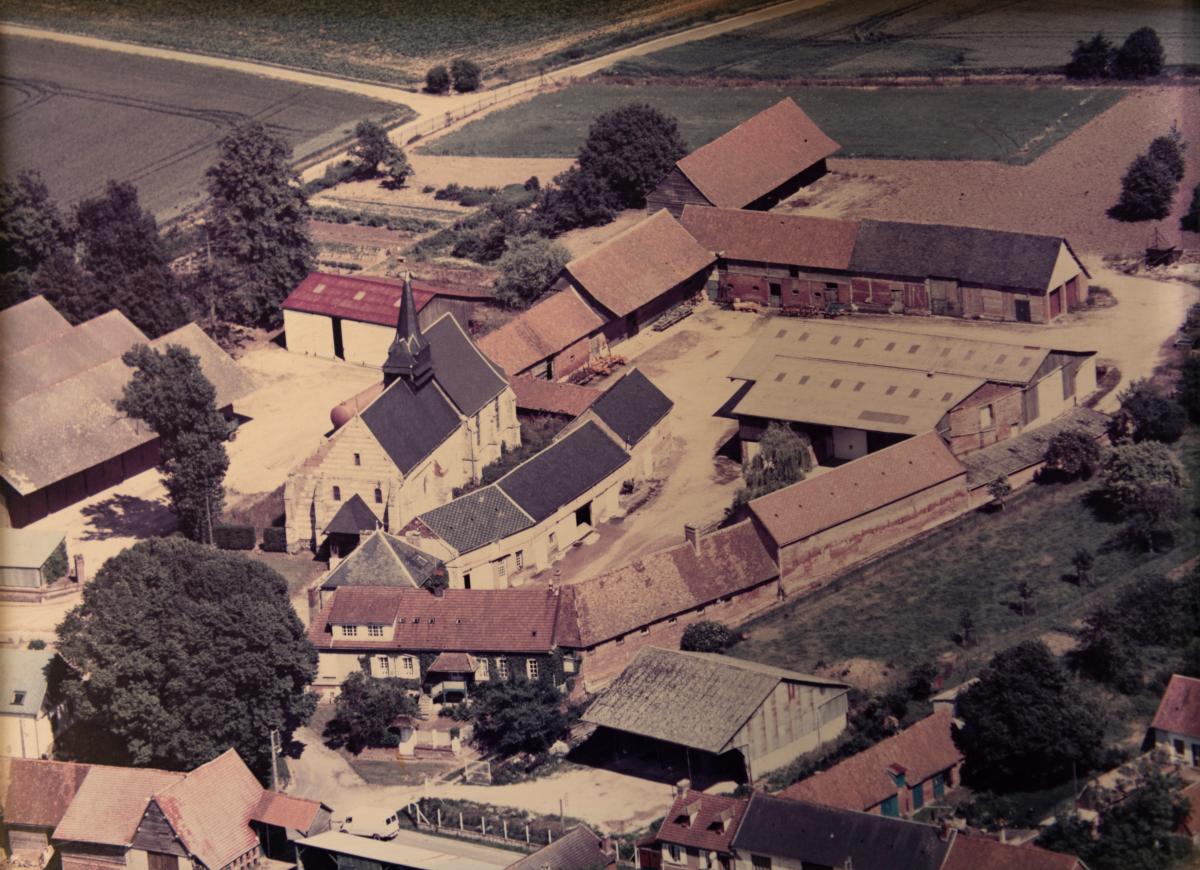 Ancienne ferme de l'abbaye Saint-Lucien de Beauvais, puis ferme dite de Thieux, aujourd'hui ferme du Tilloy