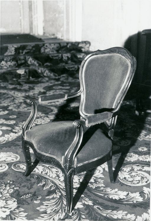 Deux fauteuils de célébrant (choeur)