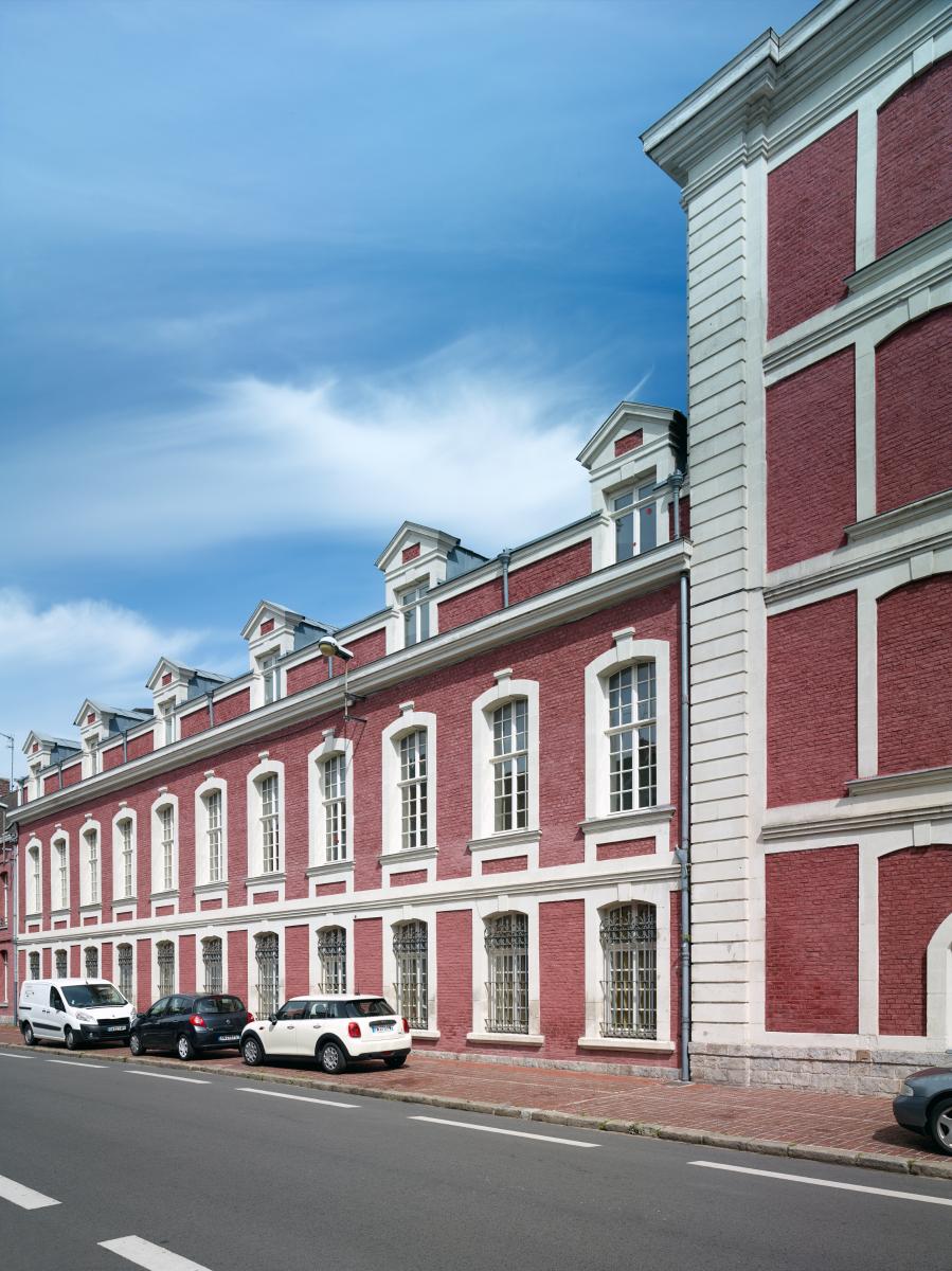 Aile de l'Horloge du lycée et ses extensions.