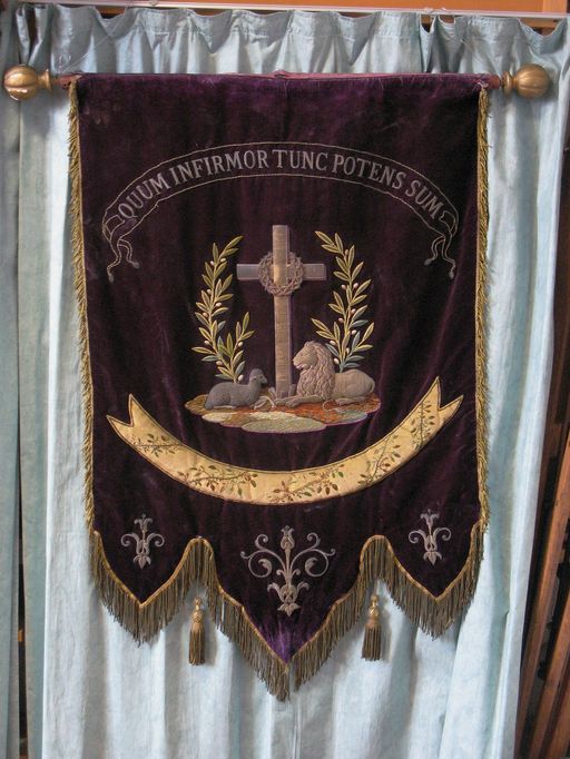 Bannière de procession (croix et couronne d'épines)