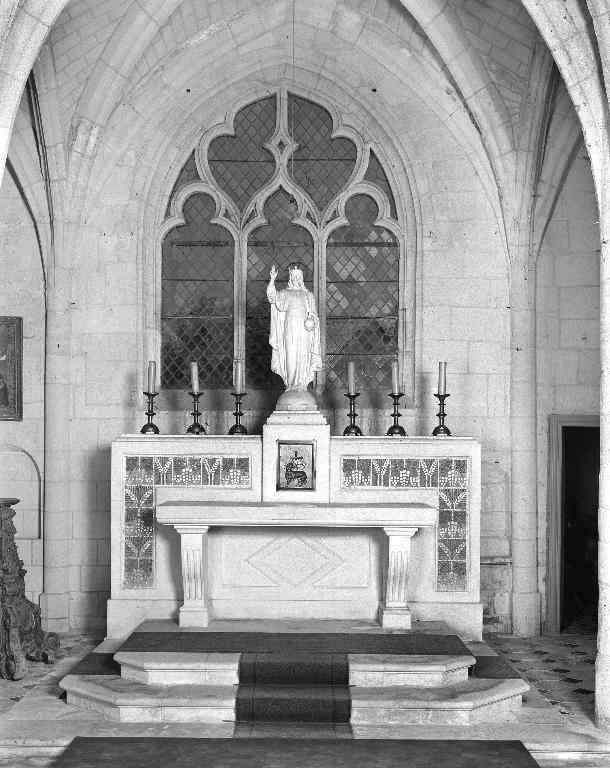 Ensemble du maître-autel (deux degrés d'autel, autel table, tabernacle, gradin d'autel)