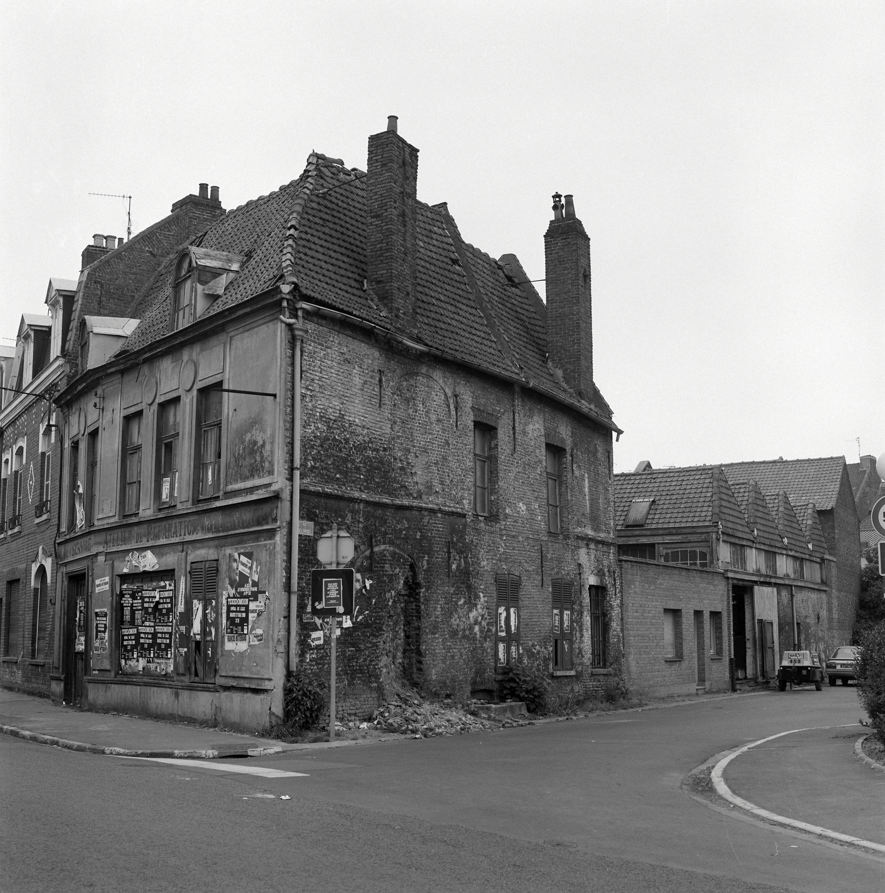 Usine de serrurerie Bouveur, puis Meaux-Soone, puis usine de traitement de surface des métaux, actuellement immeuble à logements