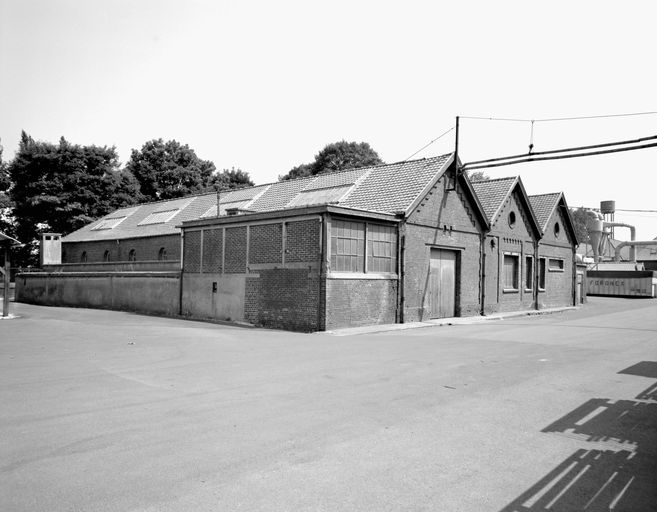 Anciens moulins, puis scierie, devenue filature et tissage de jute Saint Frères à Berteaucourt-les-Dames, dit d'Harondel, puis usine de meubles Sièges de France