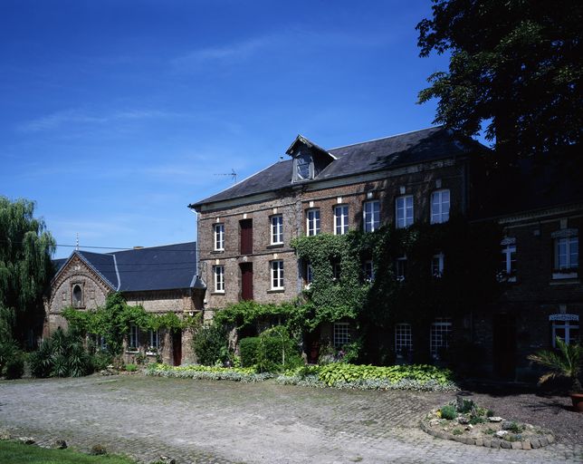 Ancien moulin à blé de l'abbaye de Berteaucourt-les-Dames, devenu minoterie Crépin