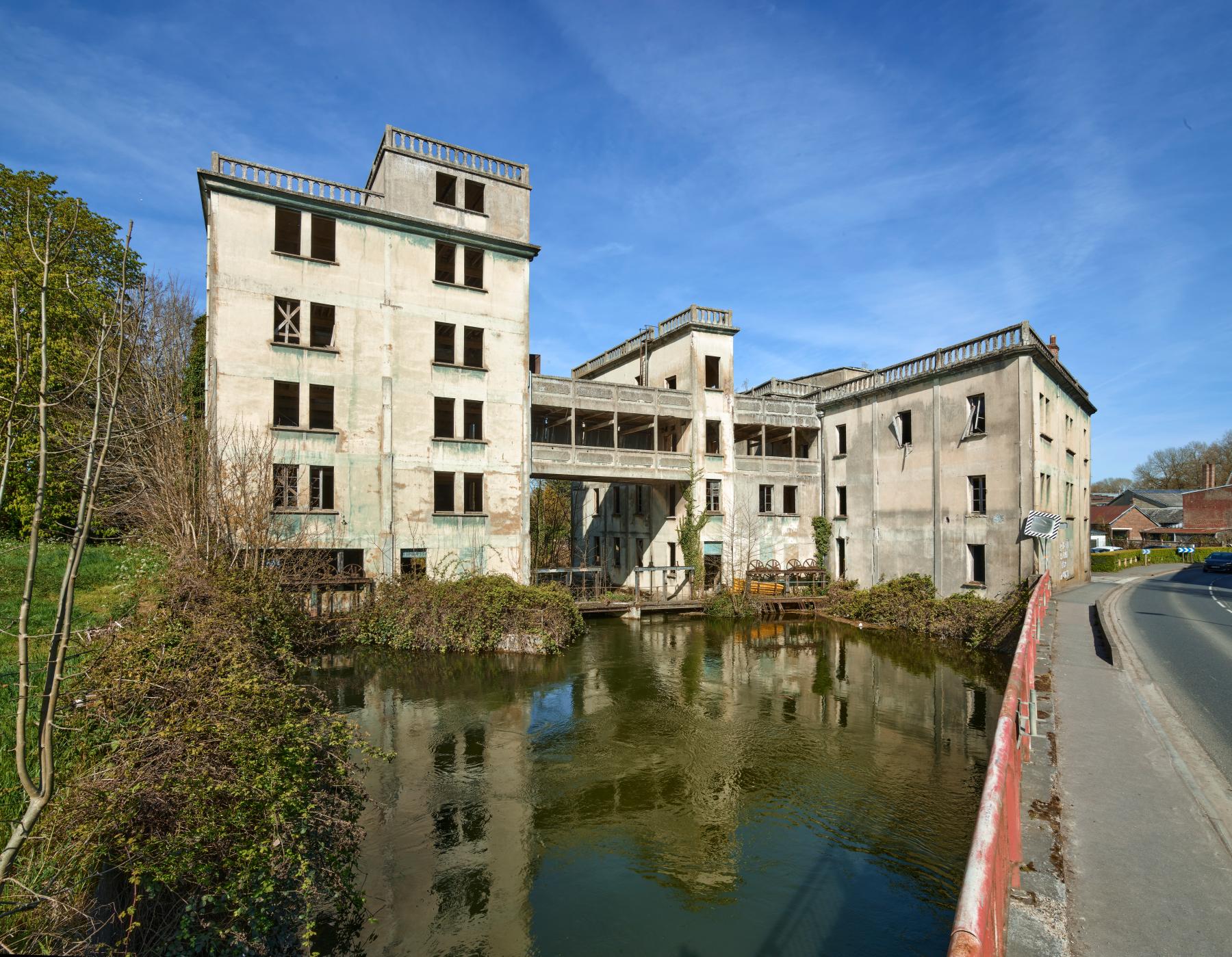 Anciens moulins de la porte de Paris, puis minoterie dite Moulins Damay, puis Grands Moulins de Péronne (détruit)