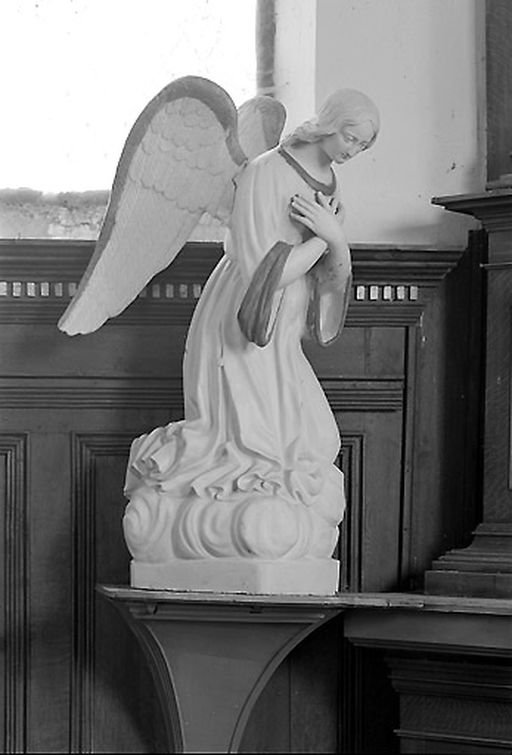 Ensemble de deux statues du chœur : anges adorateurs