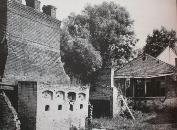 Ancien moulin à blé, puis atelier de frottage de verre et de matériel photo-cinématographique Derogy-Wallet