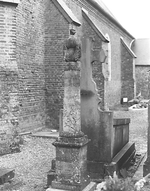 Eglise paroissiale et cimetière Saint-Jean-Baptiste de Mont-Saint-Jean