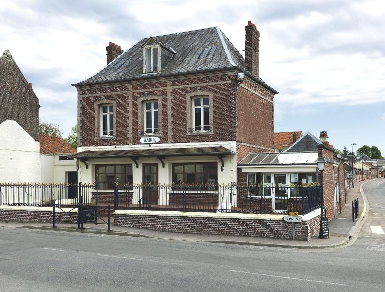 Mairie de Saint-Blimont (ancienne demeure du négociant Penel-Grandsert)