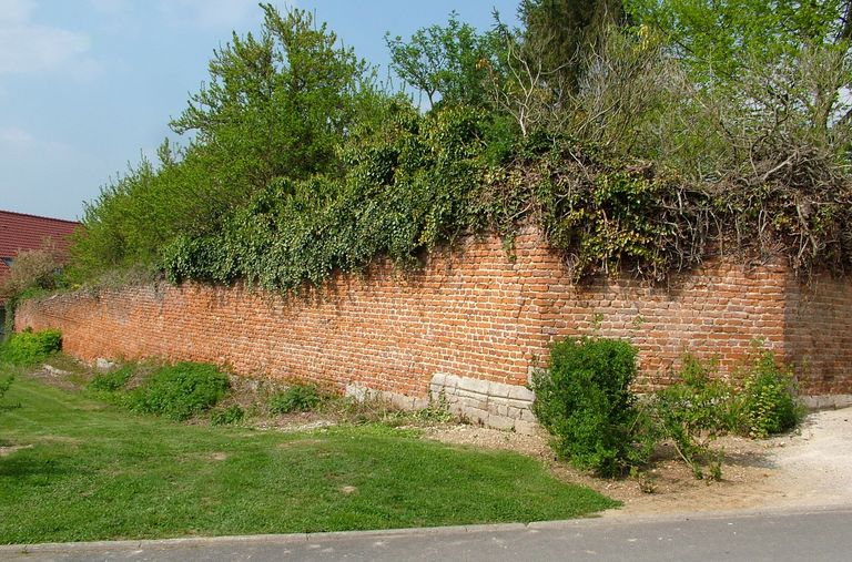 Ancien château de Bettencourt-Saint-Ouen (vestiges)