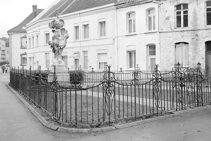 Monument commémoratif de la tragédienne Hippolyte Clairon, dit monument de la Clairon