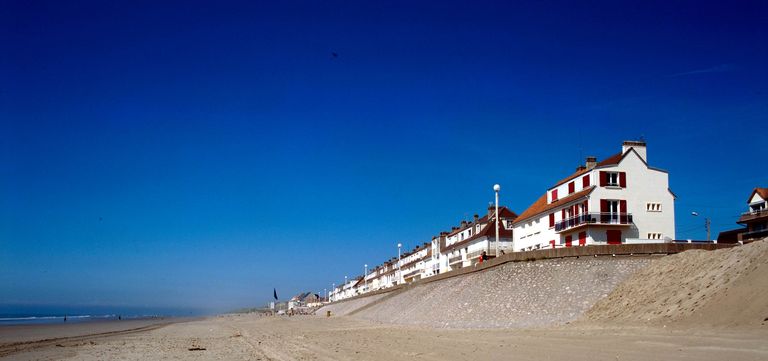 Le front de mer de la station balnéaire de Fort-Mahon-Plage