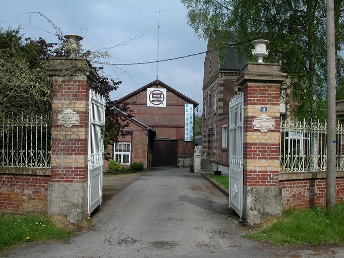 Ancienne usine de mise en bouteilles Les Sources de Fontaine-Bonneleau