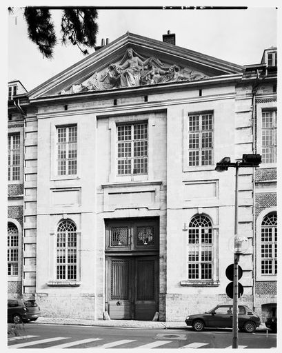 Ancien hôpital général, puis hospice de Douai (actuellement maison de retraite)