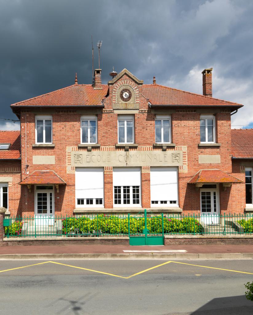 Mairie et école primaire de Varesnes