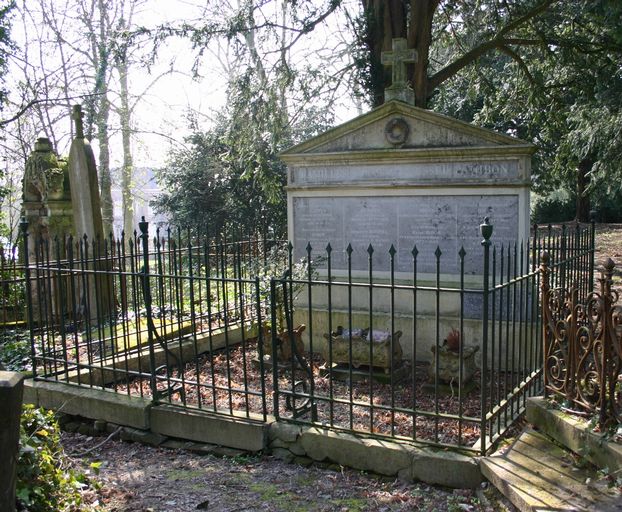 Tombeau (stèle funéraire) des familles Dupont-Roussel & Hibon