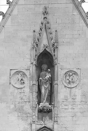 Statue (grandeur nature) : Vierge à l'Enfant