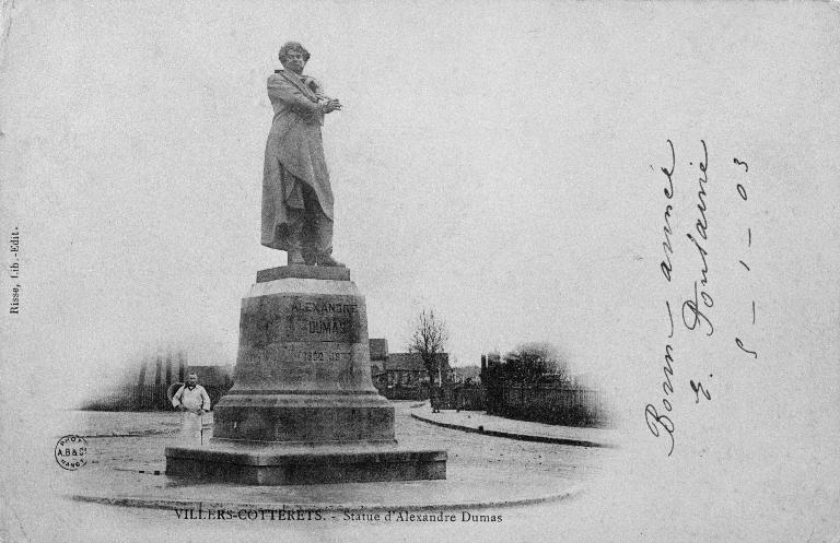 Statue (figure colossale) et son piédestal : Alexandre Dumas (détruit)