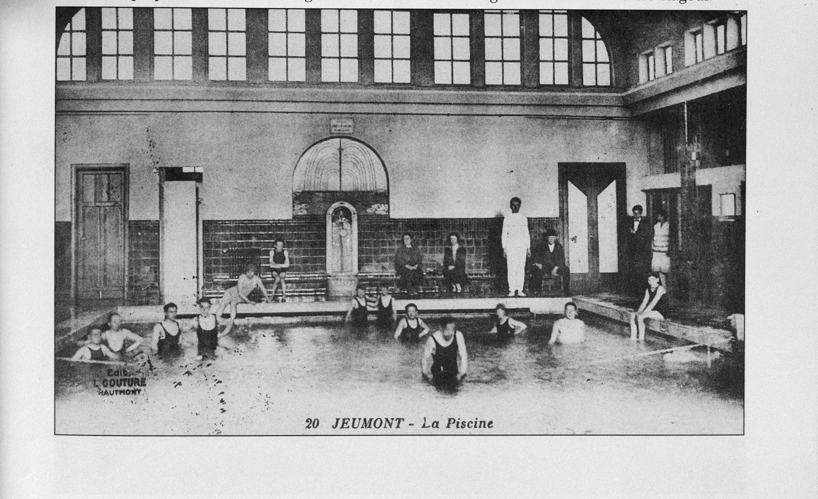 Anciens bains-douches et piscine