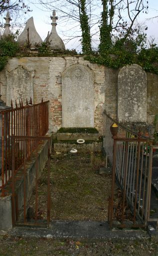 Tombeau (stèle funéraire) de la famille Douchet-Fourré
