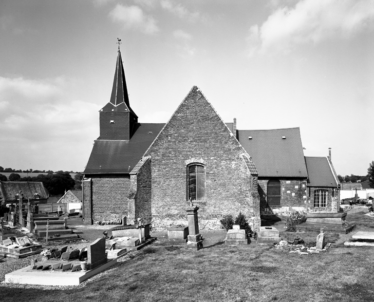 Eglise paroissiale Saint-Timothée et cimetière de Vénérolles