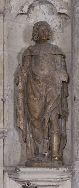 Ensemble des six statues (petites natures) de l'ancien maître autel : Vierge à l'Enfant, saint Quentin, Charlemagne, Saint Louis, Aaron, Melchisédech