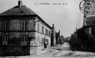 Vue d'une rue du village, avant 1914 (AP).