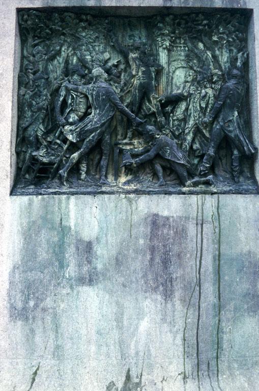 Ensemble de 2 bas-reliefs du monument à Camille Desmoulins : Camille Desmoulins haranguant le peuple au Palais Royal, le 12 juillet 1789 et Le Maréchal Brune chez Camille Desmoulins, le 29 mars 1794