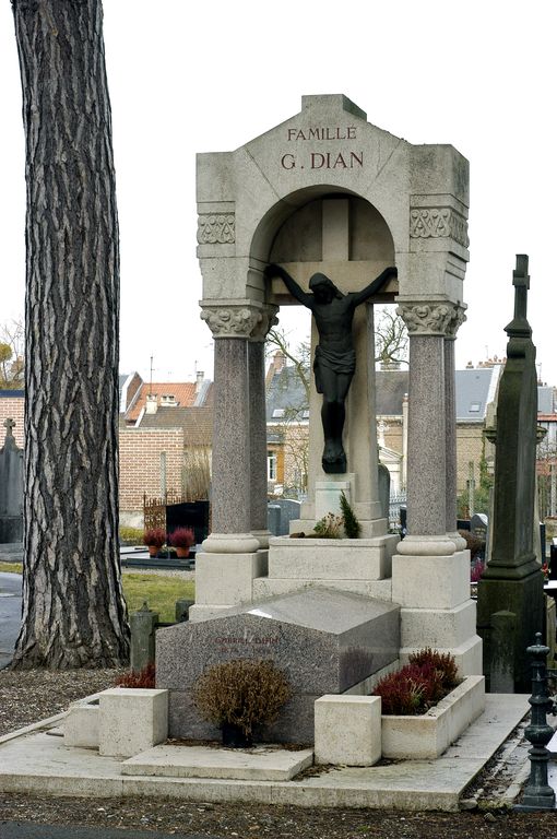 Monument funéraire de la famille G. Dian