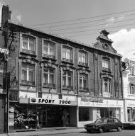 Tissage Cary-Hazard, puis usine de serrurerie Dendievel, actuellement magasin de commerce