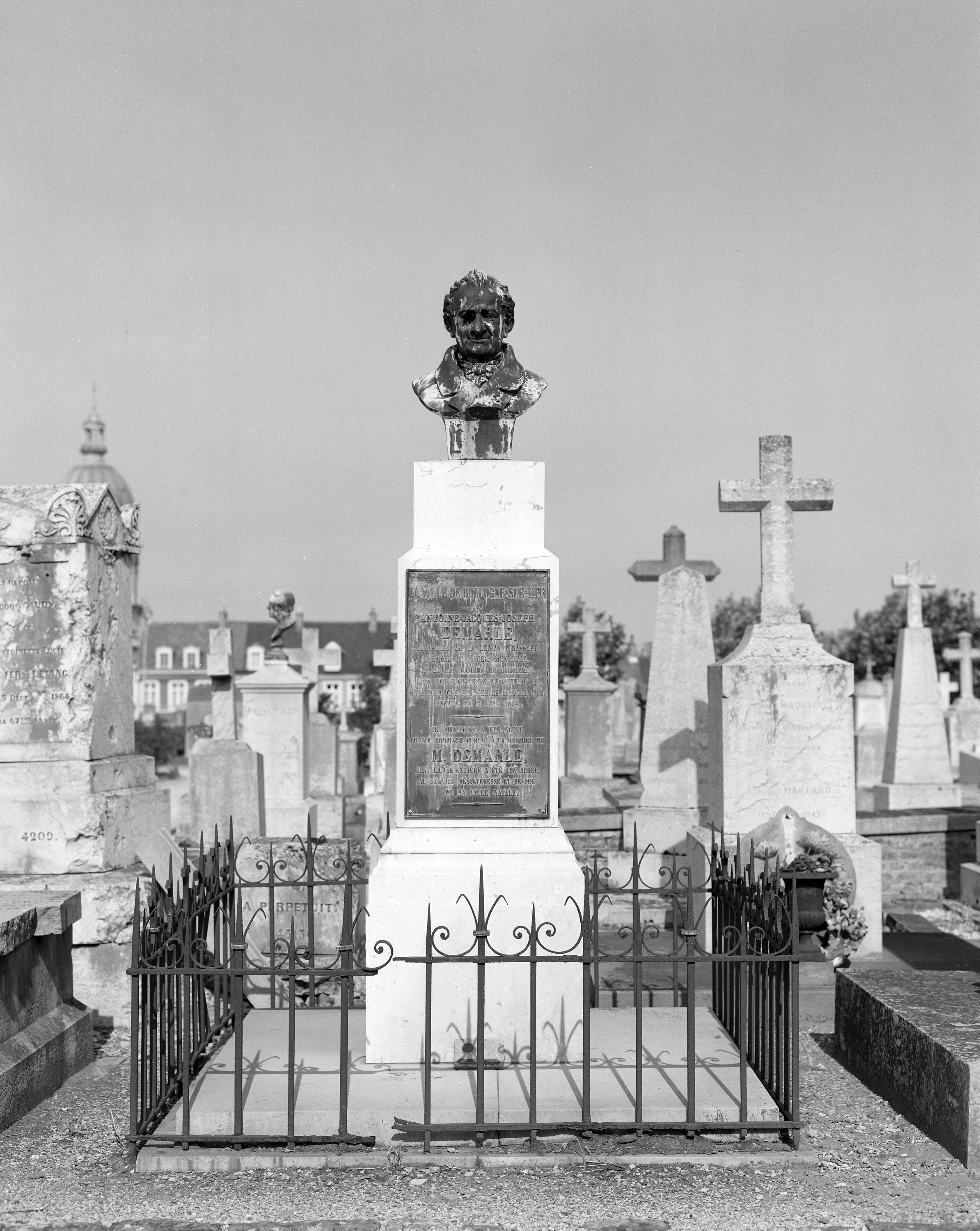 Ensemble des deux tombeaux de Charles Demarle et d'Antoine Demarle