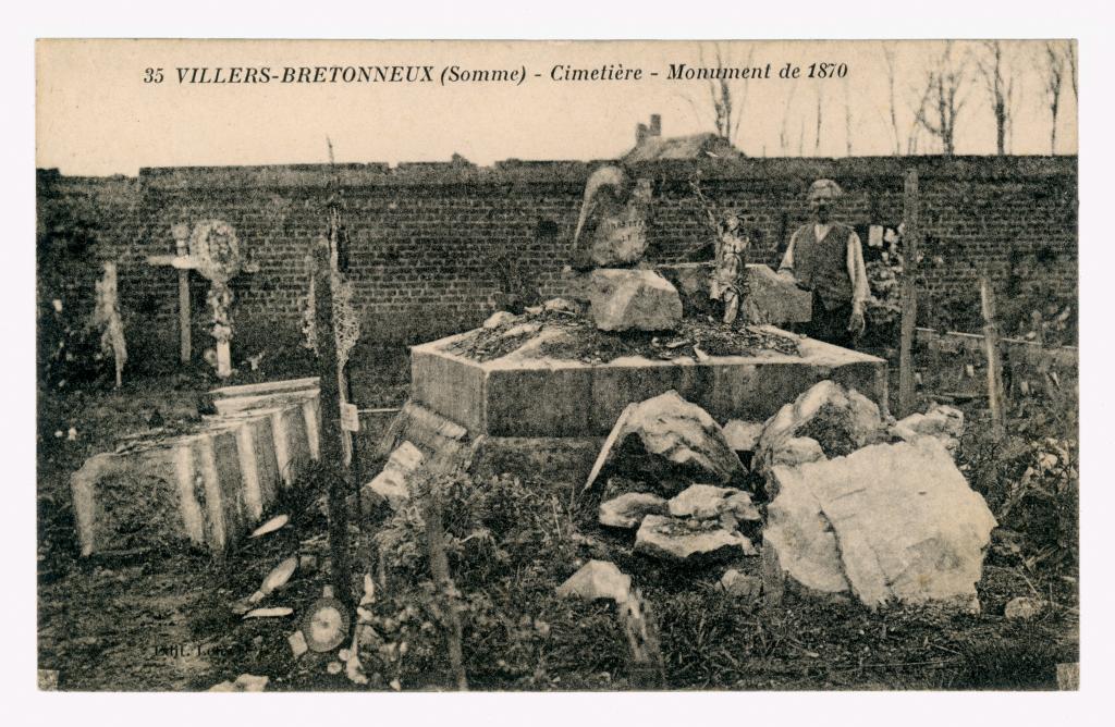 Cimetière militaire et monuments aux morts de la guerre de 1870 et de la Grande Guerre (Villers-Bretonneux)