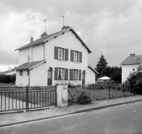 Cité ouvrière de la glacerie Saint-Gobain Chantereine