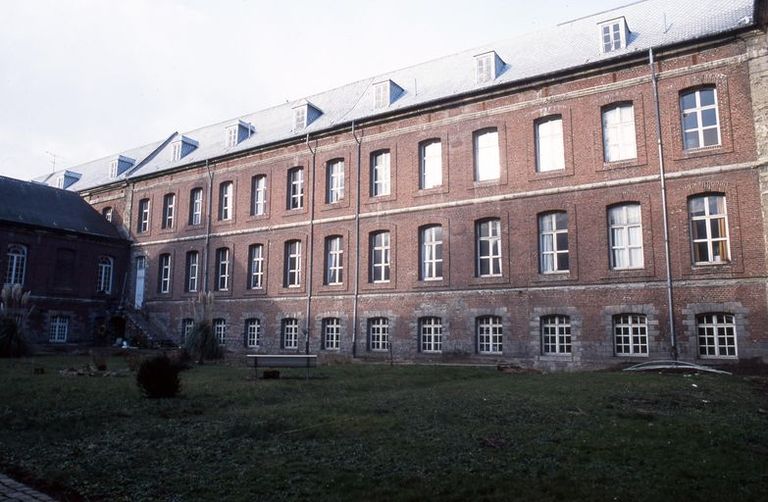 Ancien hôpital général, puis hospice de Douai (actuellement maison de retraite)