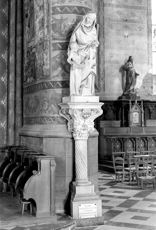 Groupes sculptés et colonnes : Éducation de la Vierge, saint Joseph et l'Enfant Jésus