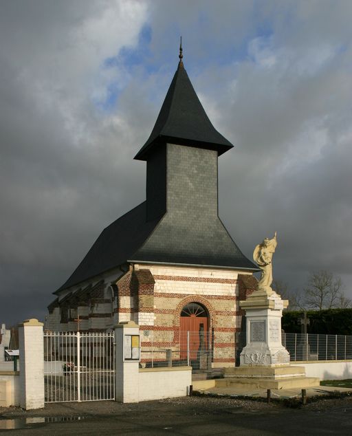 Eglise paroissiale et cimetière Saint-Quentin de Saint-Quentin-en-Tourmont