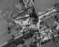 Extrait de la vue aérienne de Longuenesse réalisée par l'IGN en 1962 et présentant la ferme au maximum de son extension.
